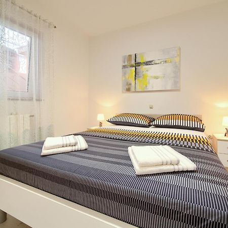 Apartmani Assa Krk Krk Town Exterior foto