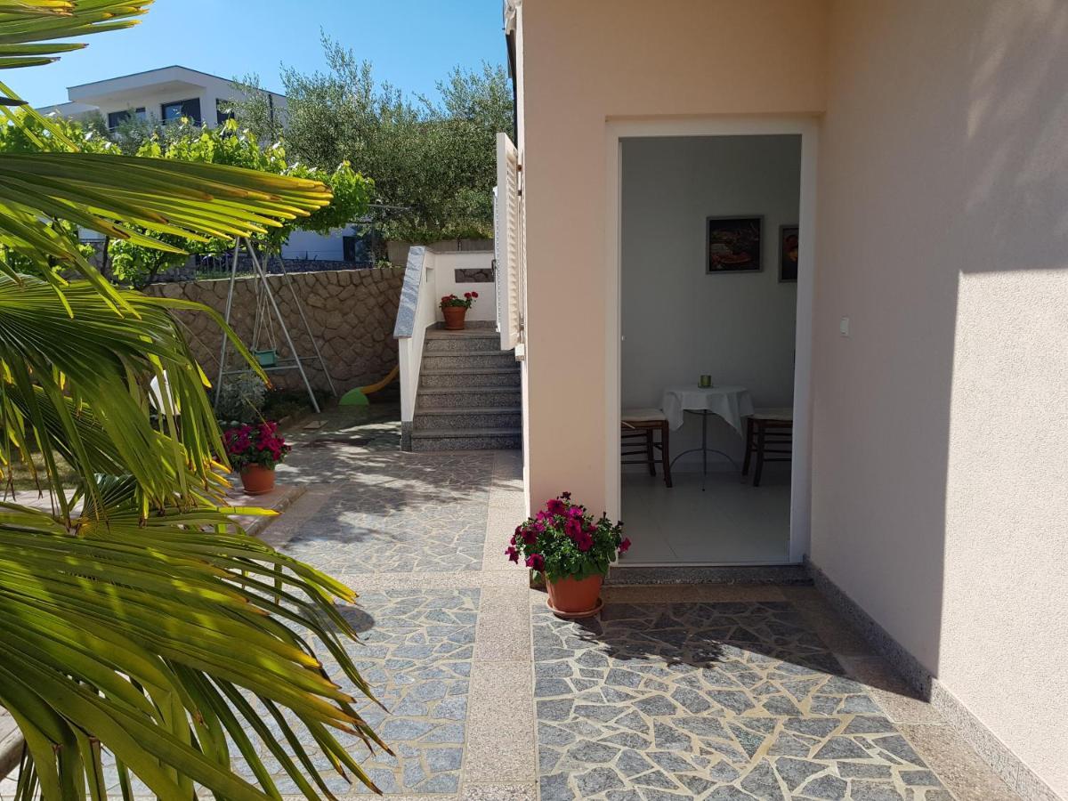 Apartmani Assa Krk Krk Town Exterior foto