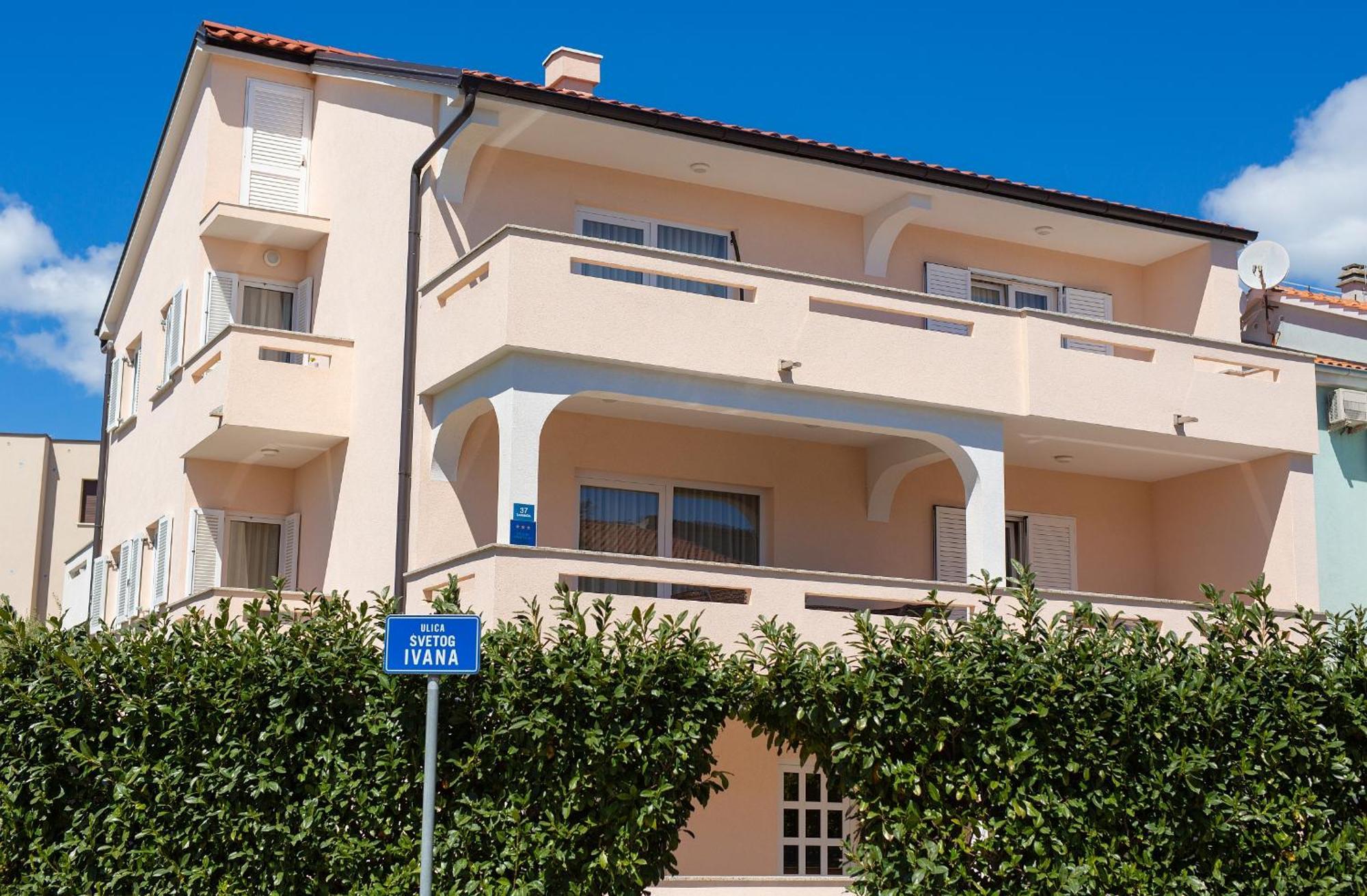 Apartmani Assa Krk Krk Town Exterior foto