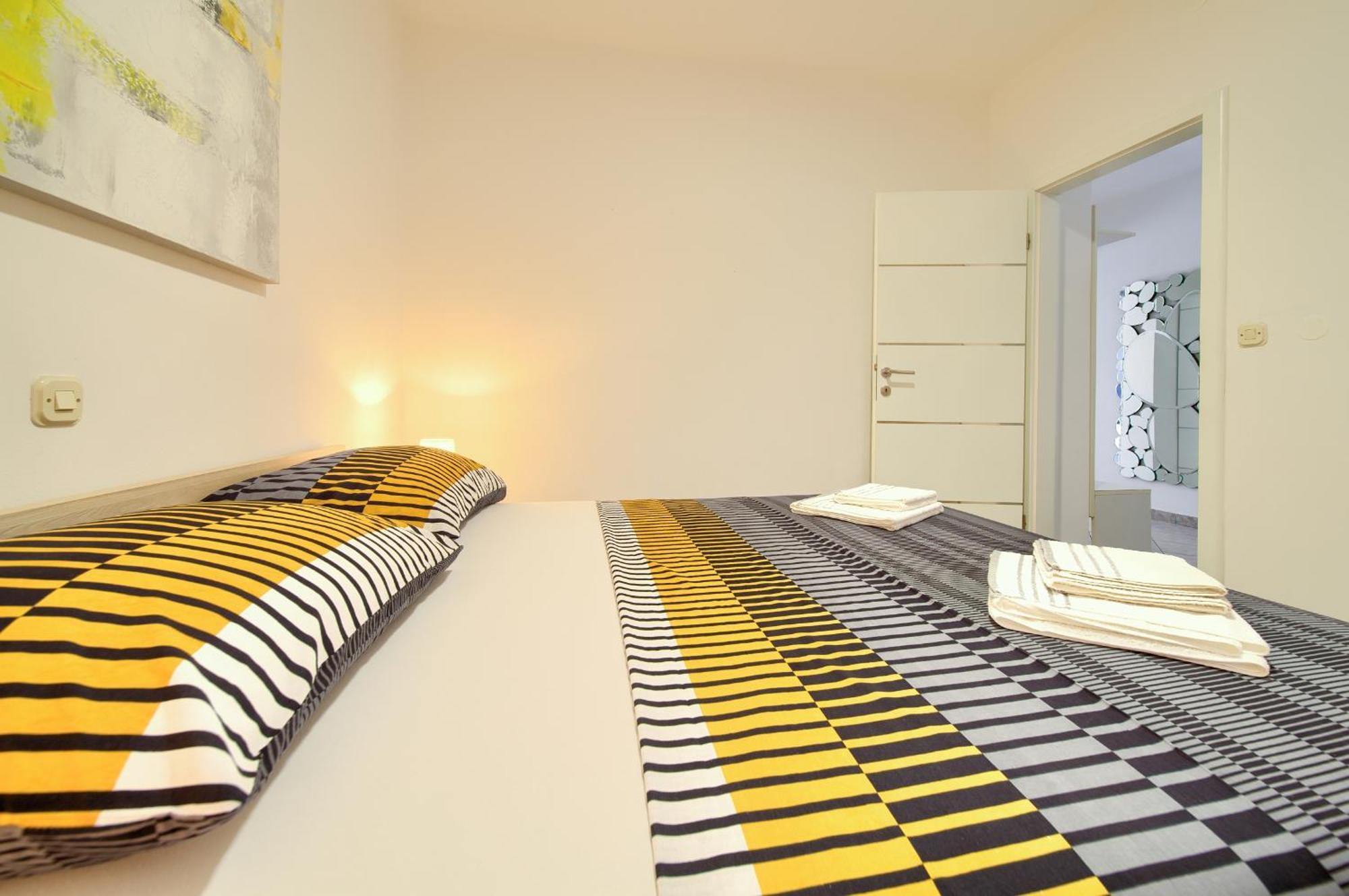 Apartmani Assa Krk Krk Town Exterior foto